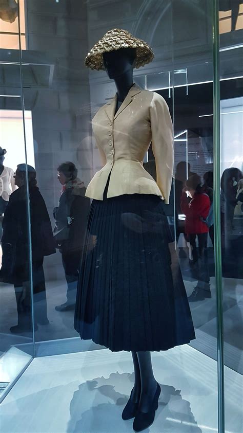 dior paris siege|dior bar suit history.